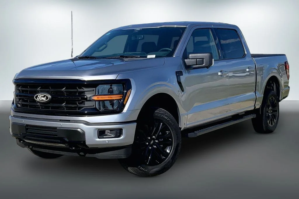 New 2026 Silver Ford XLT image 2