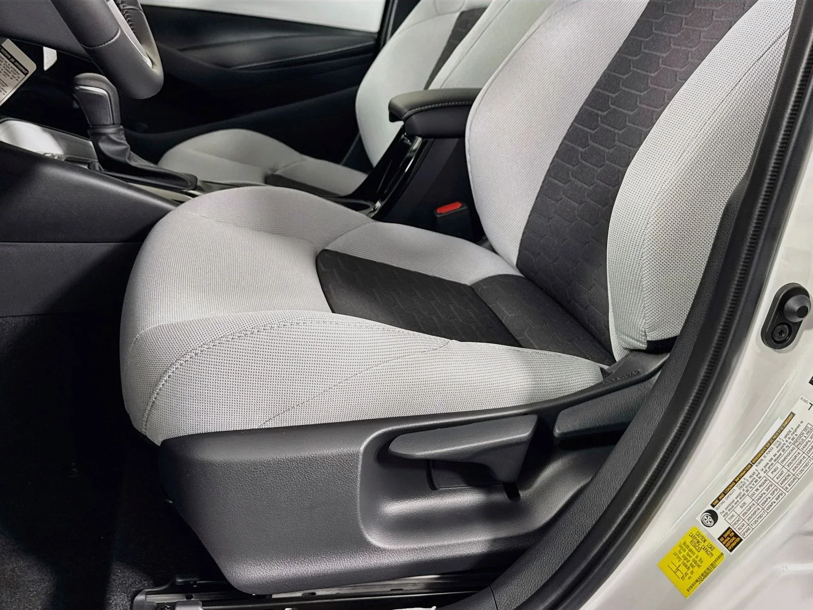 New 2027 Wind Chill Pearl <sup>1</sup> Toyota  SE image 17