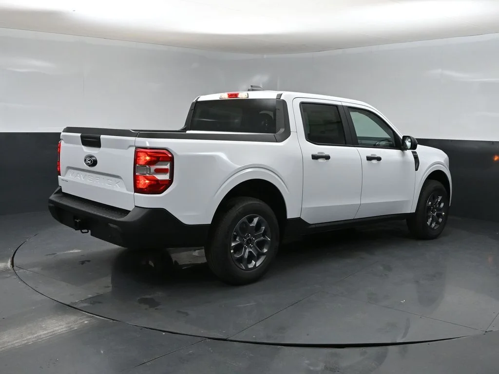New 2026 White Ford XLT image 2