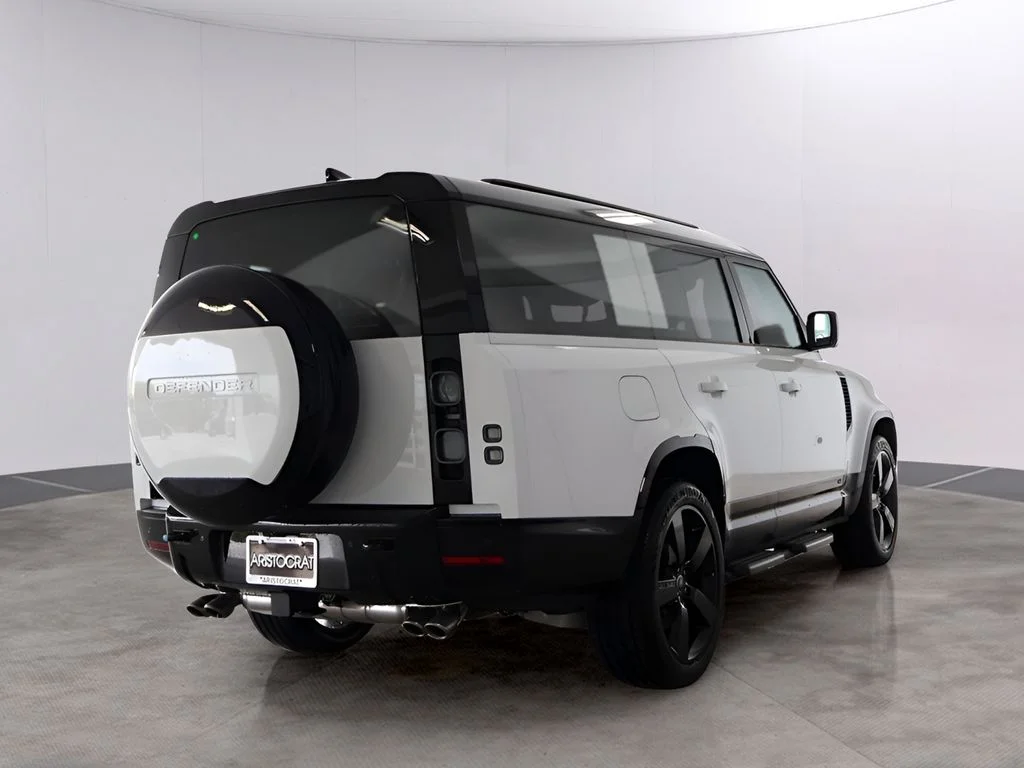 Certified Used 2025 Fuji White Land Rover V8 image 14