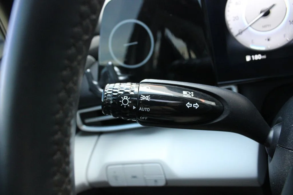 Used 2023  Hyundai Limited image 11