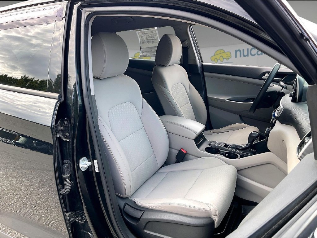 Used 2019 Black Noir Pearl Hyundai SE image 10