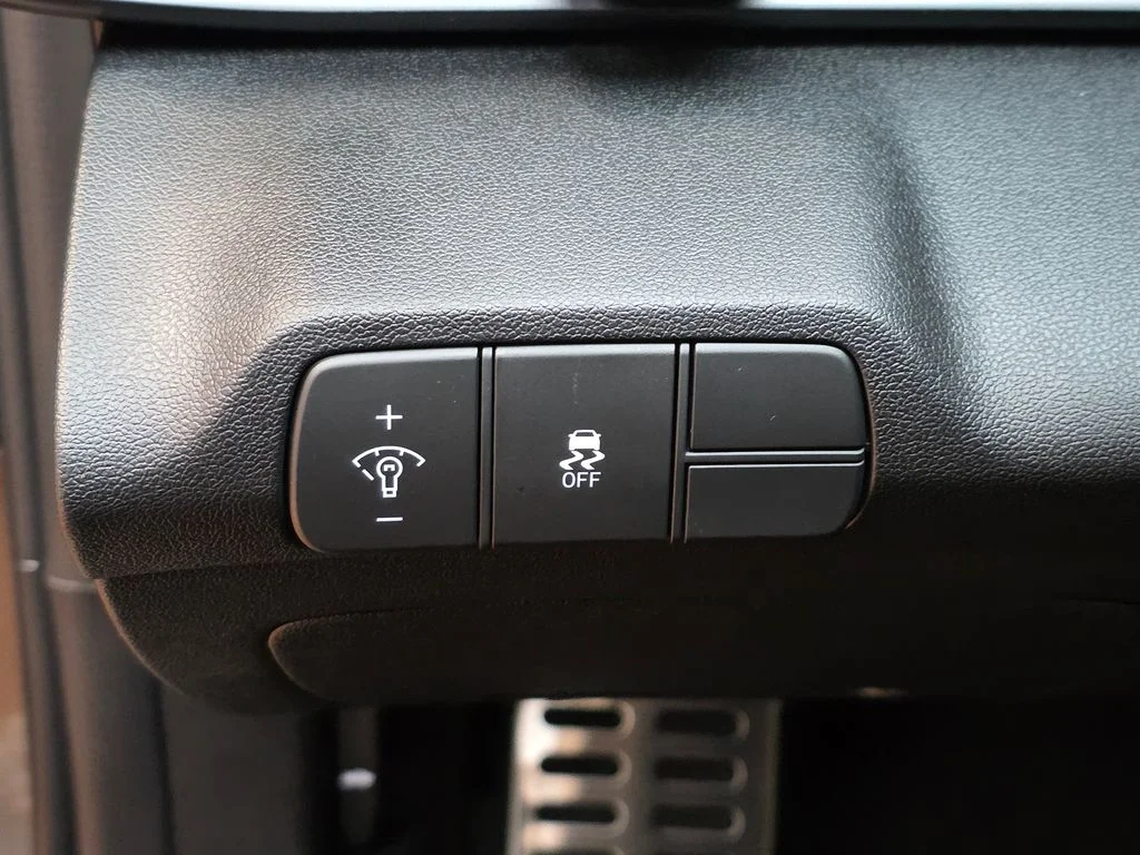 New 2026 Amazon Gray Hyundai SEL Sport image 15