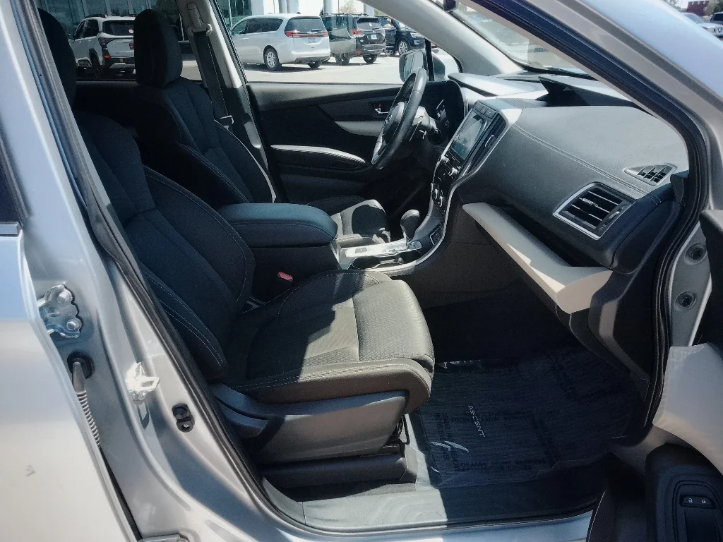Used 2022 Ice Silver Metallic Subaru Premium image 17