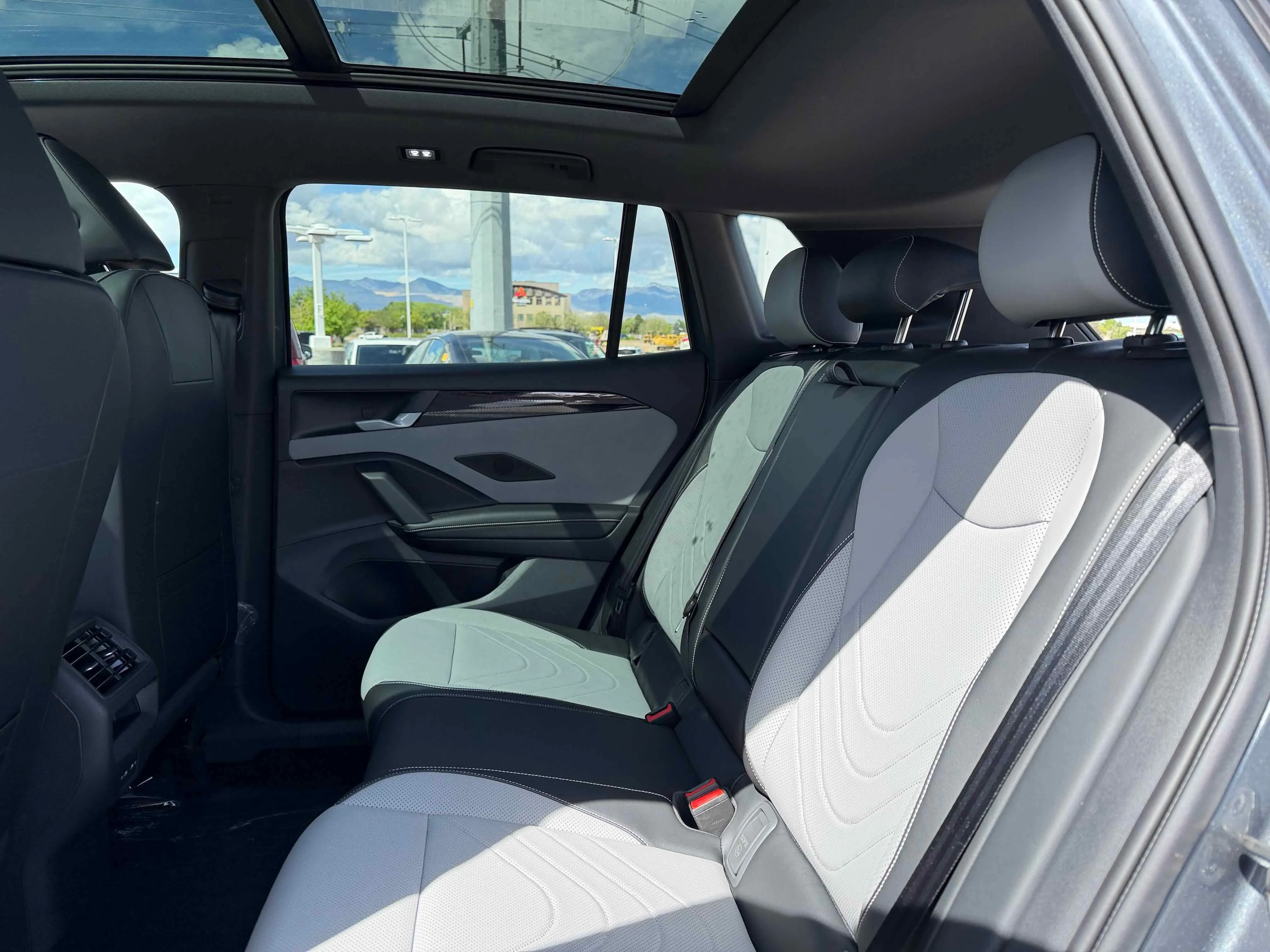 New 2026 Platinum Gray Volkswagen SE R-Line Black image 30