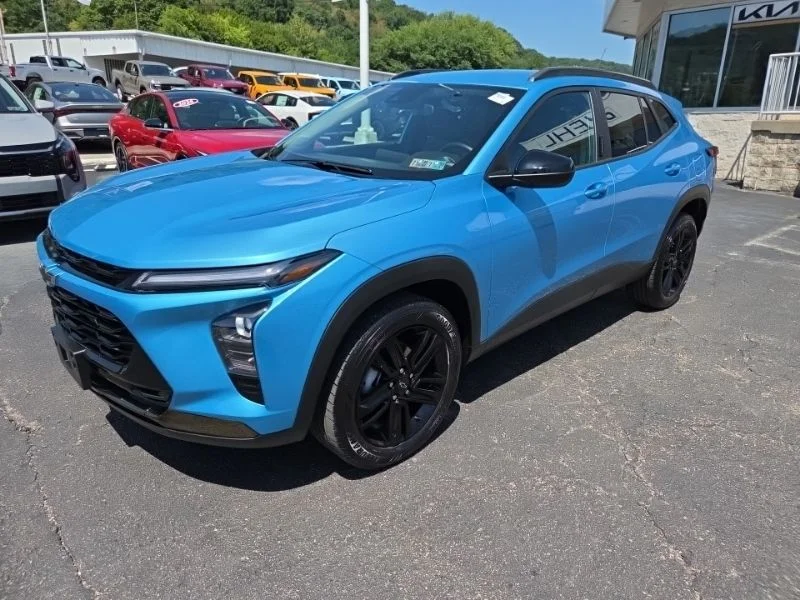 Used 2025 Blue Chevrolet ACTIV image 3