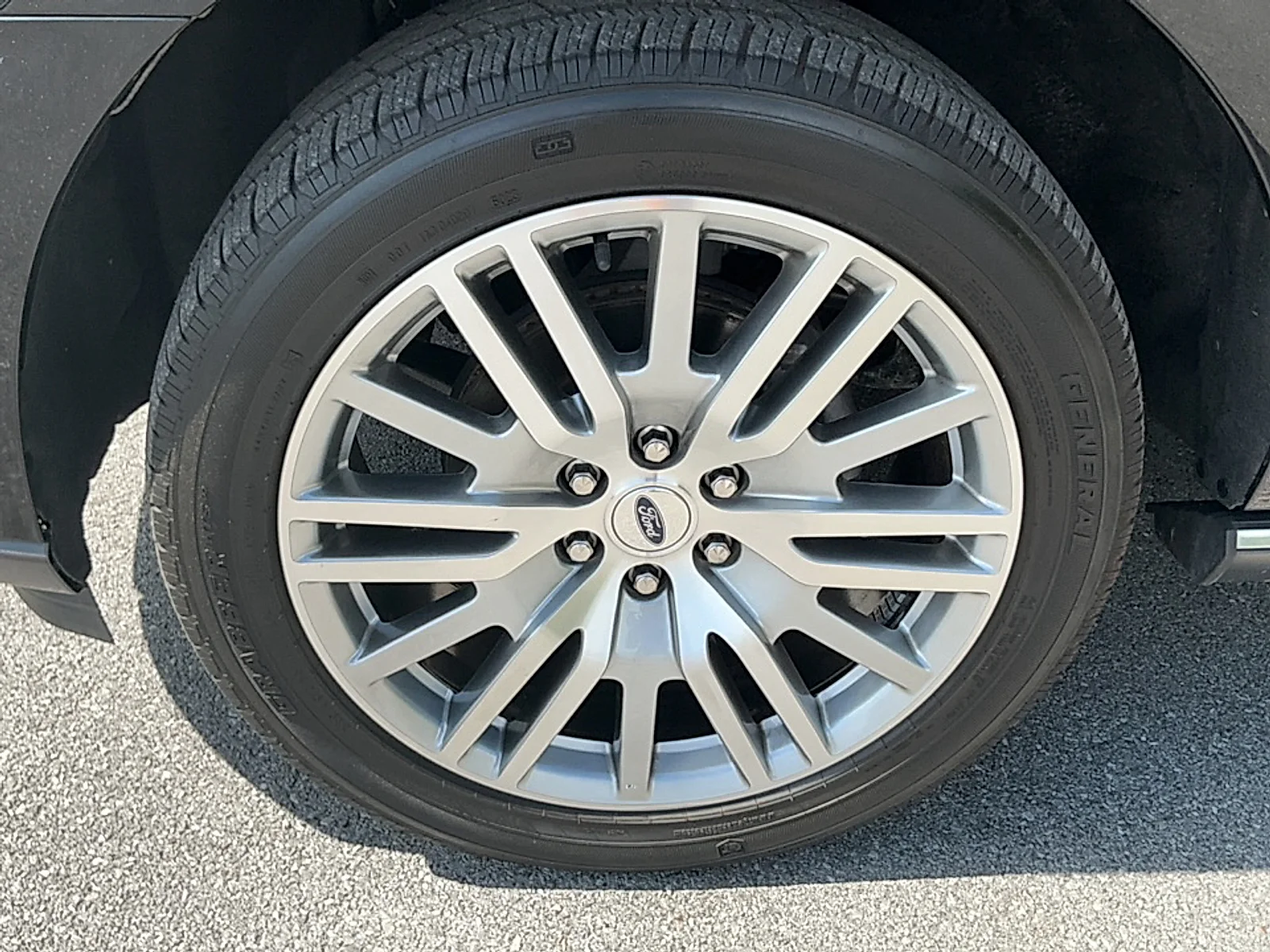 Used 2024  Ford Limited image 5