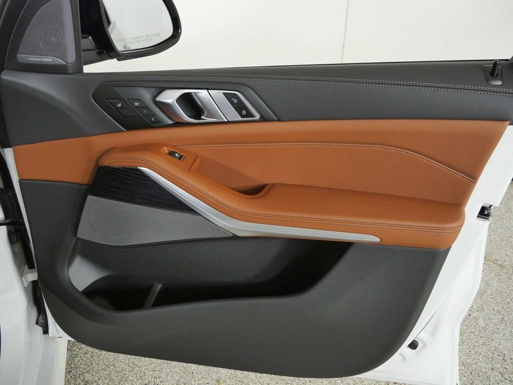 New 2026 Mineral White Metallic BMW xDrive40i image 19