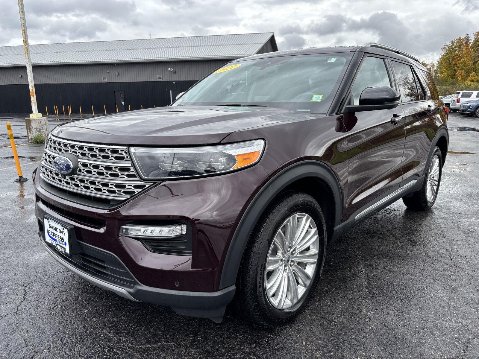 Used 2022 Jewel Red Ford Limited image 3