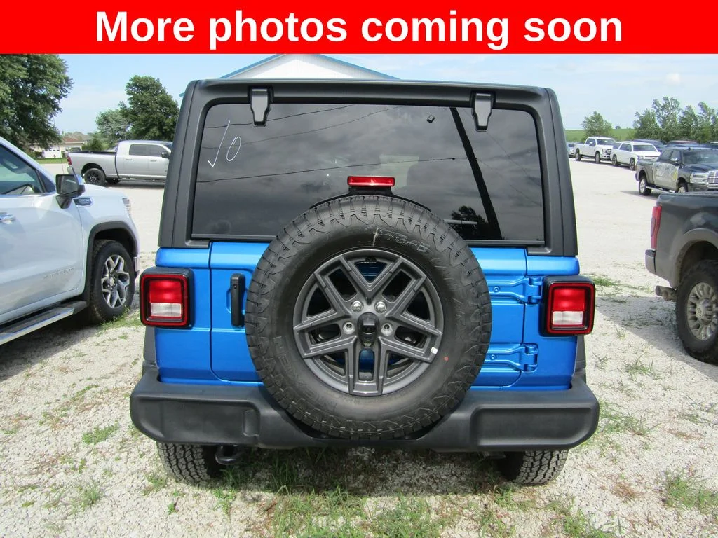 New 2026 hydro blue pearlcoat Jeep Sport RHD image 4