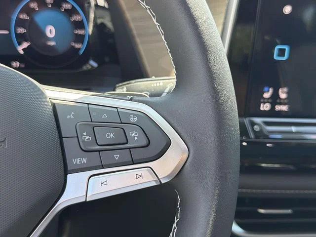 New 2026 White/off-white Volkswagen 2.0T SE w/Technology image 22