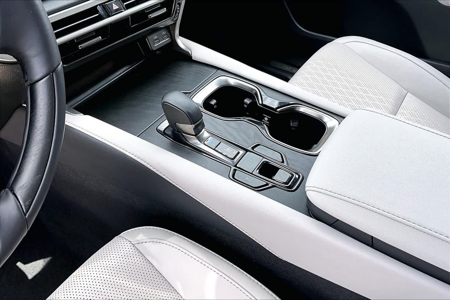 Used 2025 Nori Green Pearl Lexus Premium Plus image 17