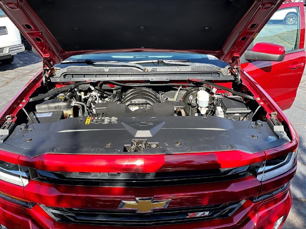 Used 2018 Red Chevrolet LT image 29