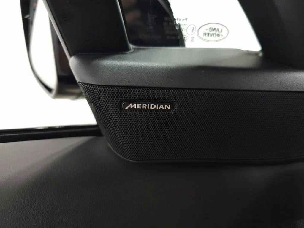 New 2026 Santorini Black Land Rover SE image 14