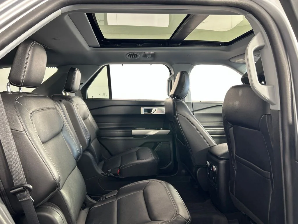 Used 2023 Silver Ford Limited image 27