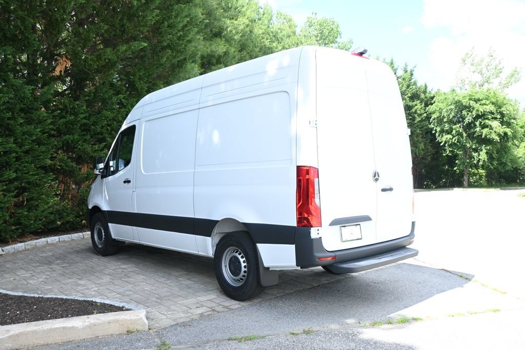 New 2026 Arctic White Mercedes-Benz Cargo 144 WB image 35