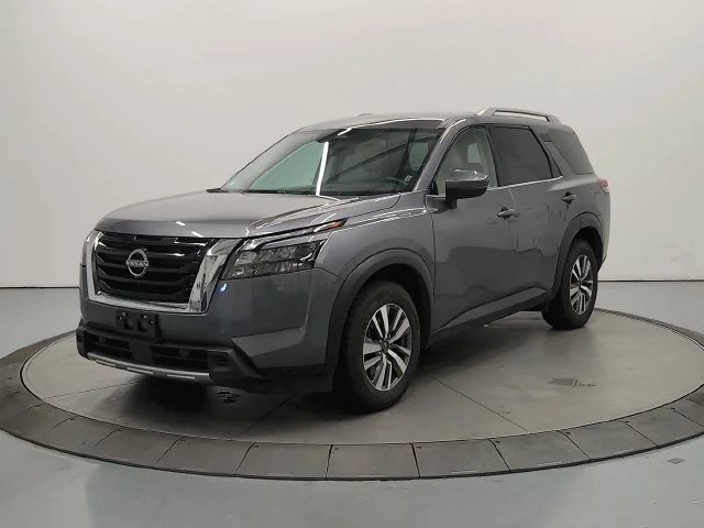 Used 2025 Gray Nissan SL image 4