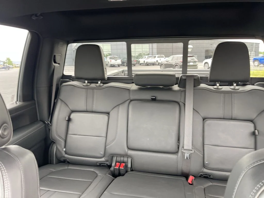 Used 2023 Black Chevrolet High Country image 22