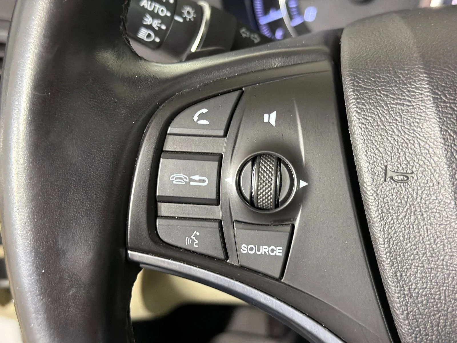 Used 2020 White Acura w/Technology Pkg image 27
