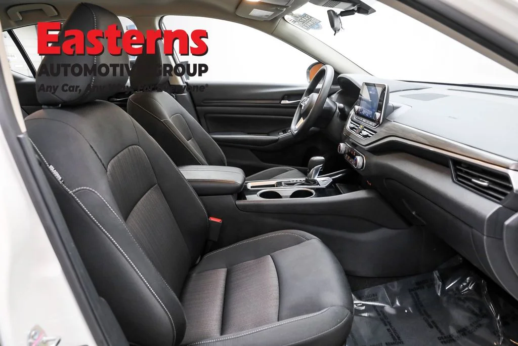 Used 2024 White Nissan 2.5 SV image 23