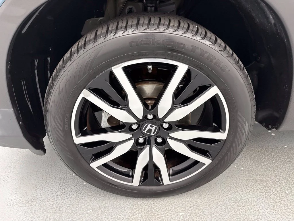 2022 Honda Pilot TOURING SUV Slide 3