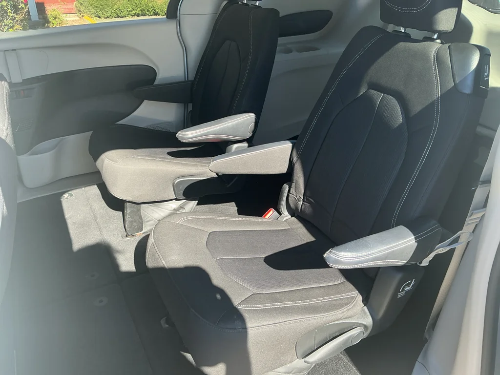 Used 2023 Bright White Clearcoat Chrysler LX image 13