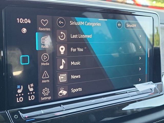 New 2026 White/off-white Volkswagen SE w/Technology image 25