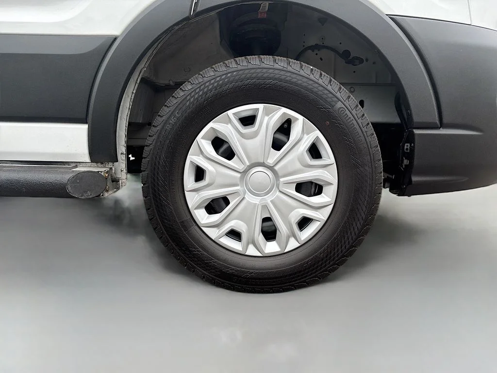 Used 2025 Oxford White Ford Base image 10