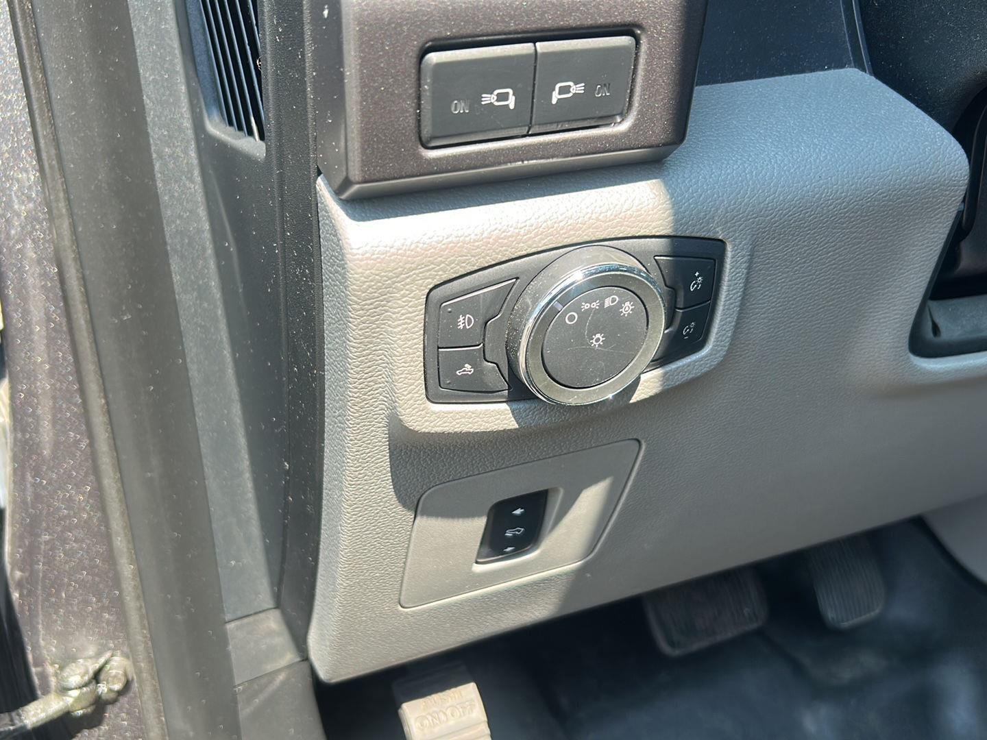 Used 2015 Magnetic Metallic Ford XLT image 14