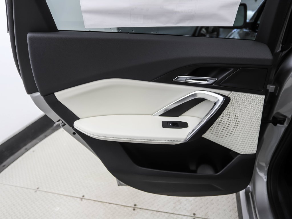 New 2027 Silver Metallic BMW xDrive28i image 20