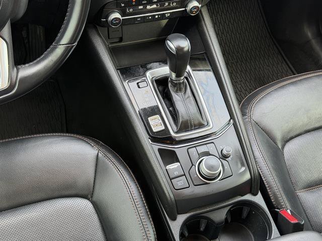 Certified Used 2021 Snowflake White Pearl Mica Mazda Touring image 10
