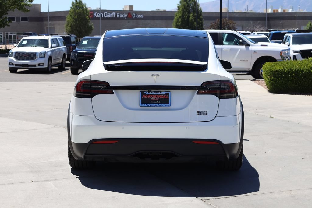Used 2022 White Tesla Plaid image 5