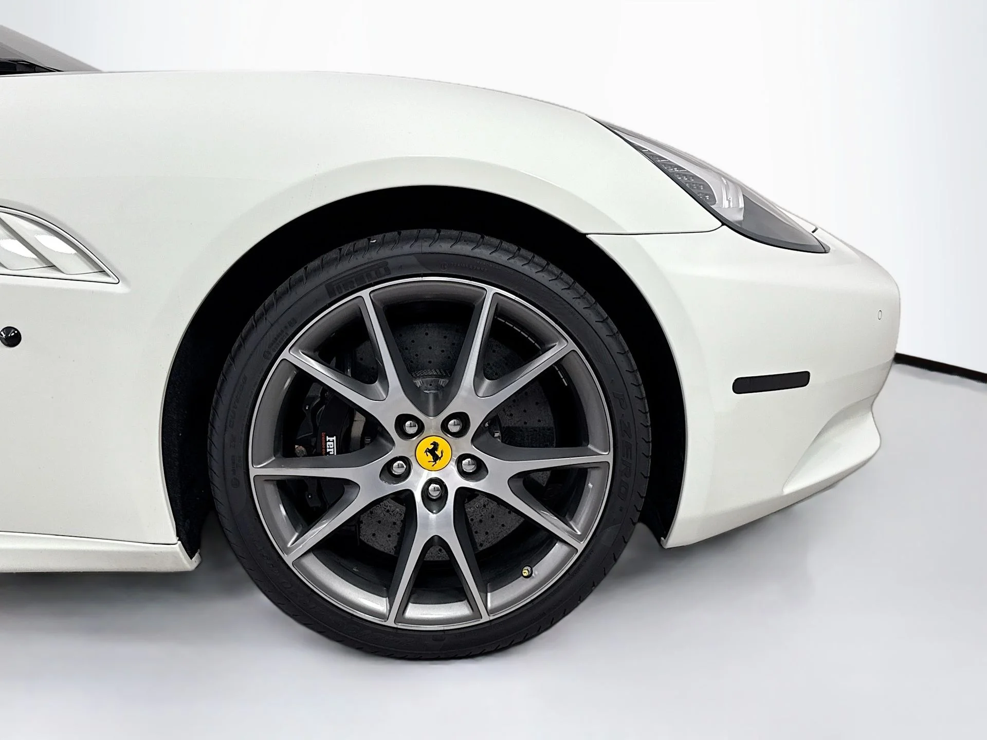 Used 2010 Bianco Avus Ferrari Base image 26