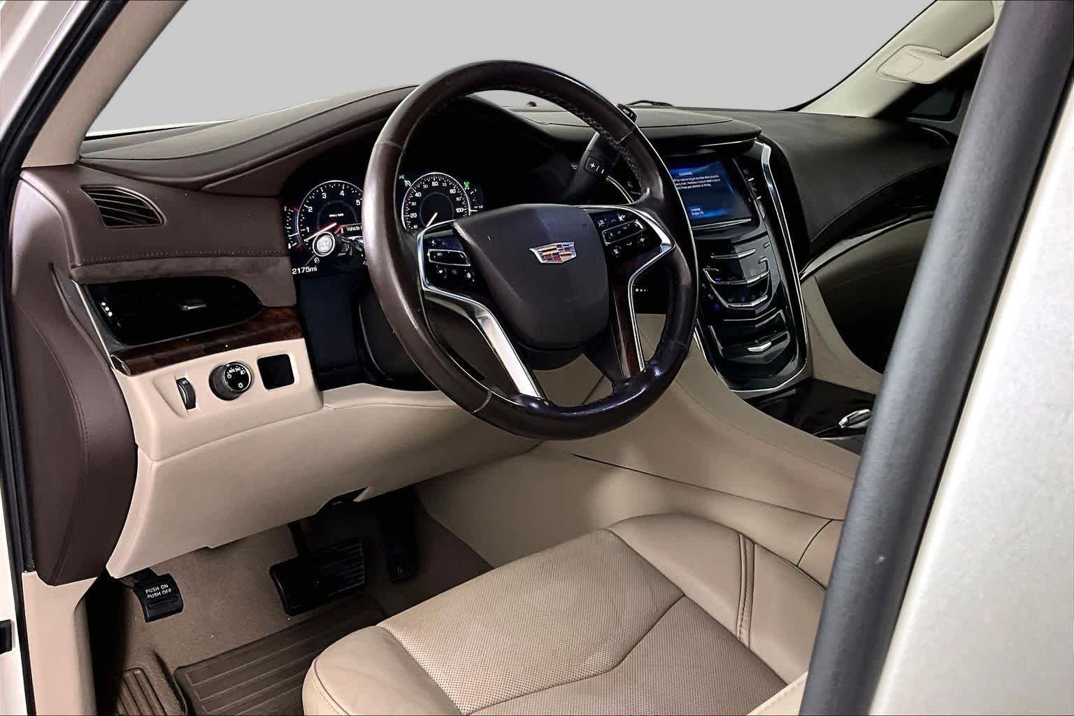 Used 2015 White Diamond Tricoat Cadillac Standard image 16