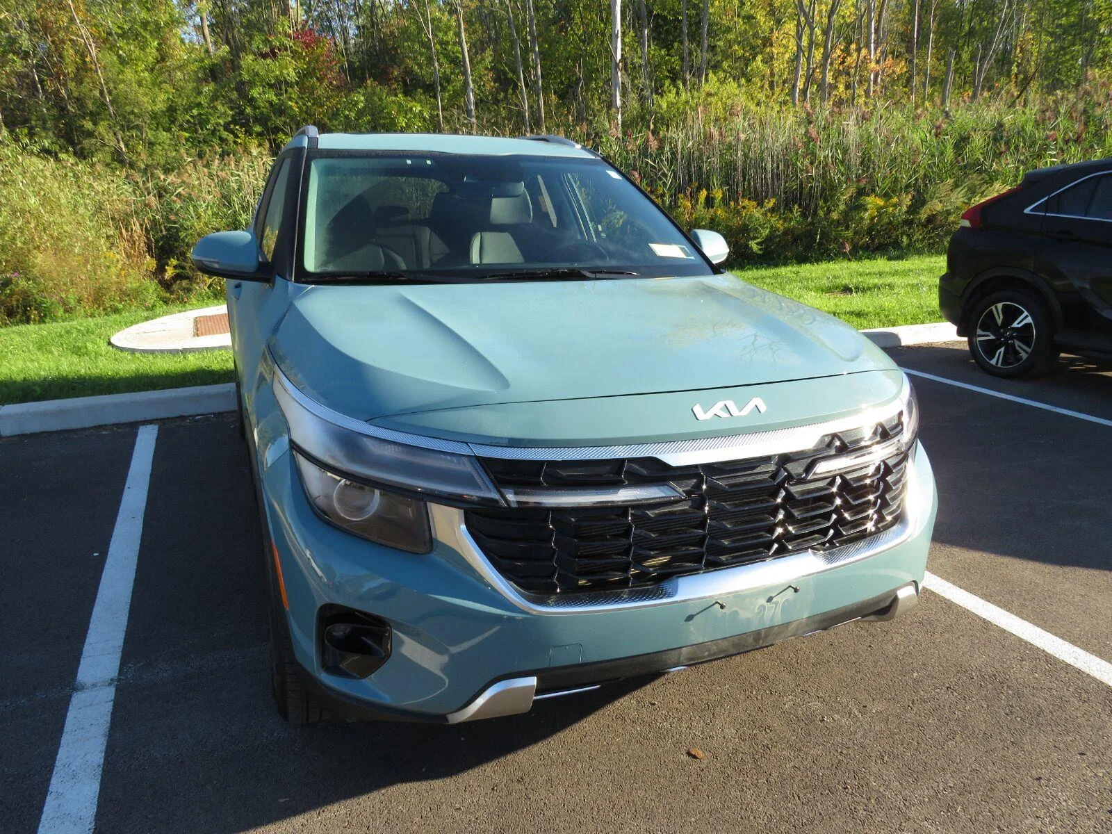 Used 2024 PLUTON BLUE KIA  image 3
