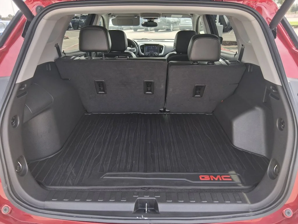 Used 2023 VOLCANIC RED TINTCOAT GMC SLT image 6