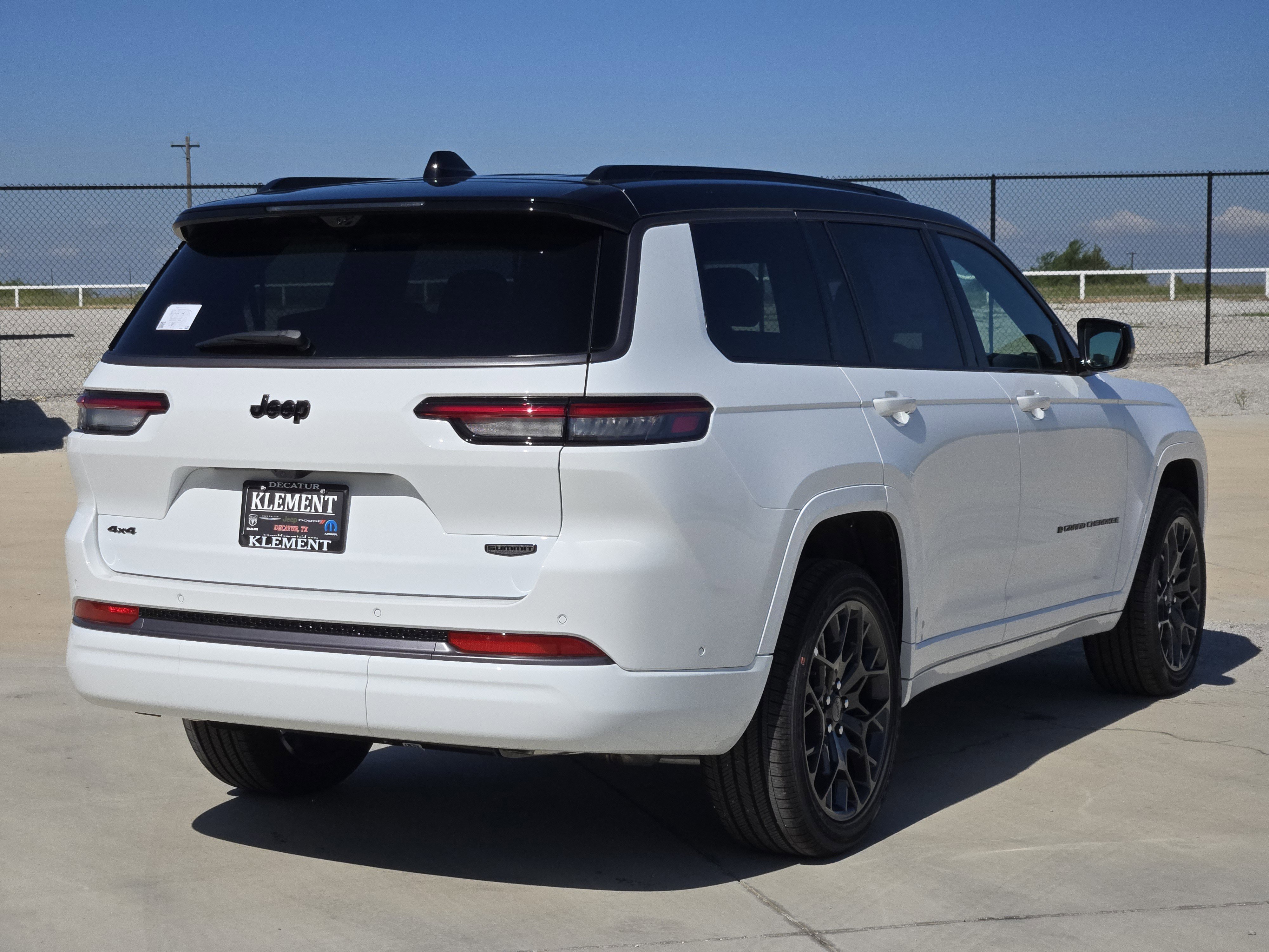 New 2026 Bright White Clear-Coat Exterior Paint Jeep Summit image 5