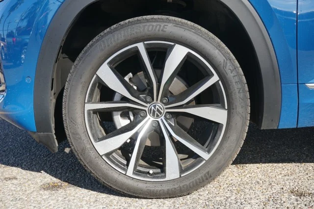 New 2025 R3R3 Mountain Lake Blue Volkswagen 2.0T SEL Premium R-Line image 14