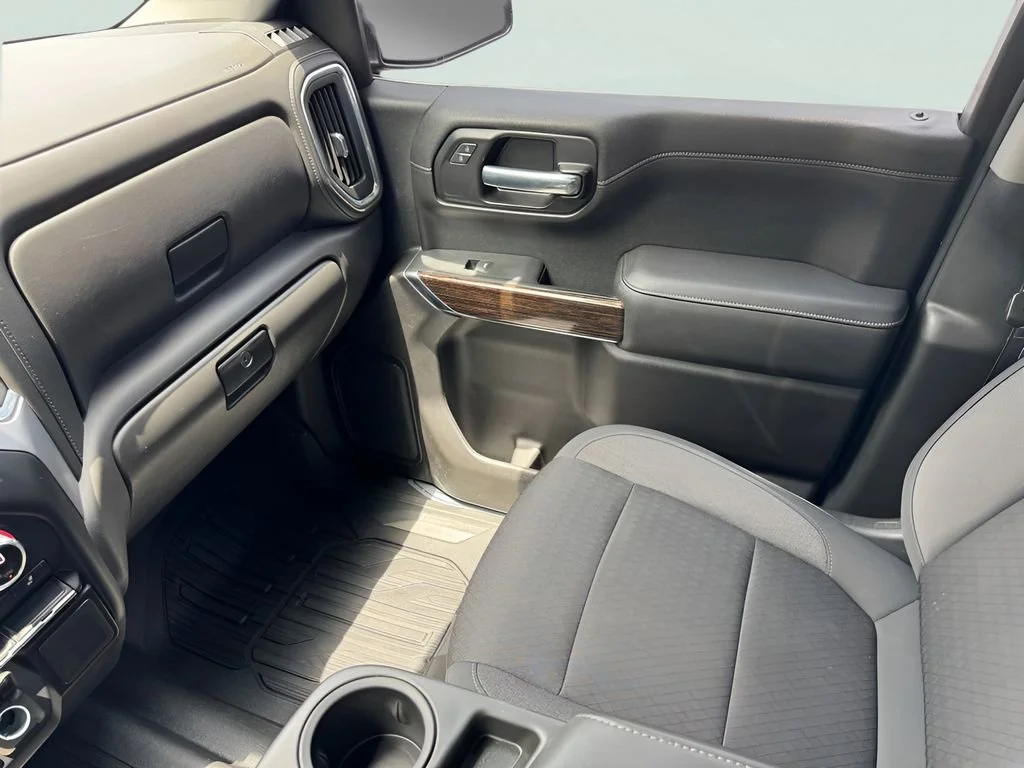Used 2021 ONYX BLACK GMC Elevation image 25