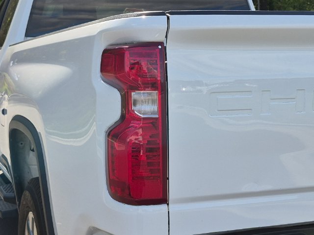 Used 2023 White Chevrolet Custom image 21