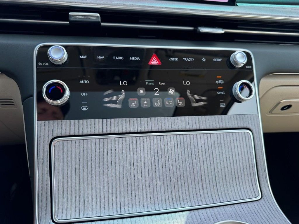 New 2026 Savile Silver Genesis 2.5T Select image 15