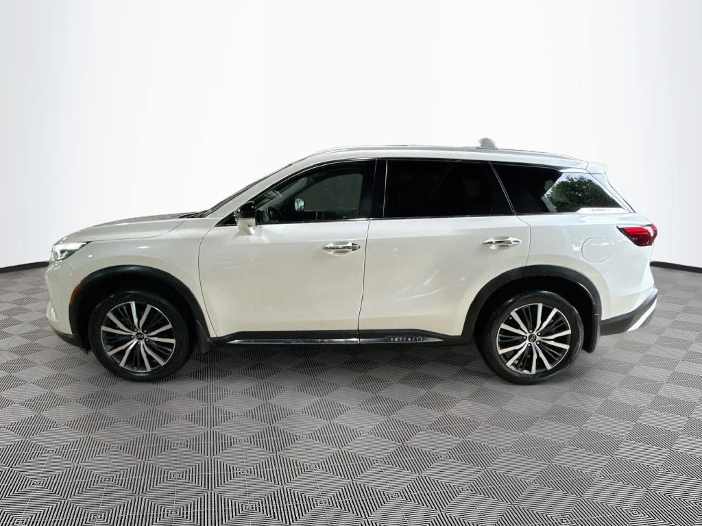 Certified Used 2023 White INFINITI Sensory image 9