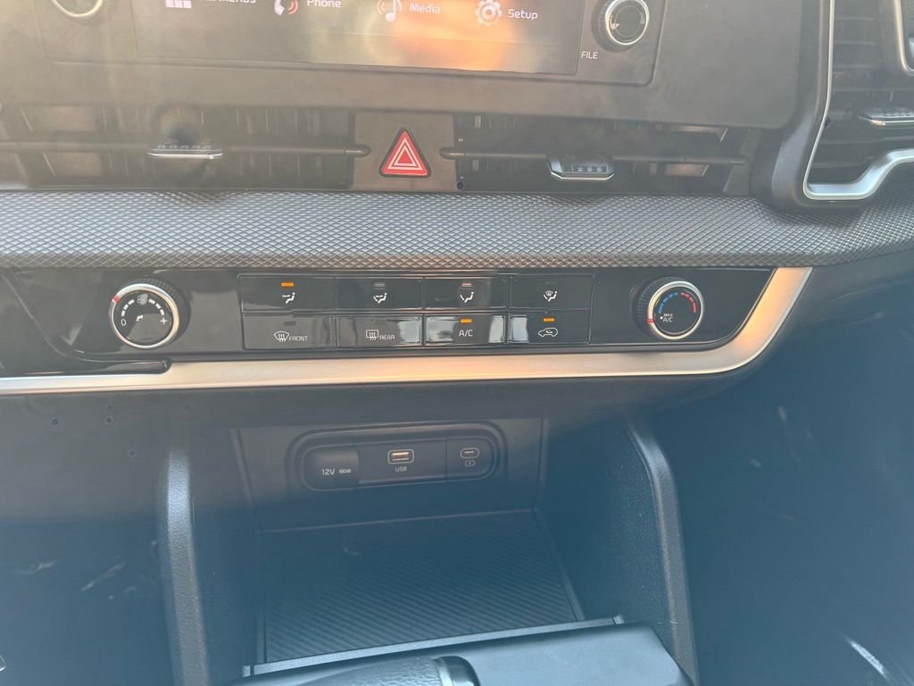 2023 Kia Sportage LX - Photo 14