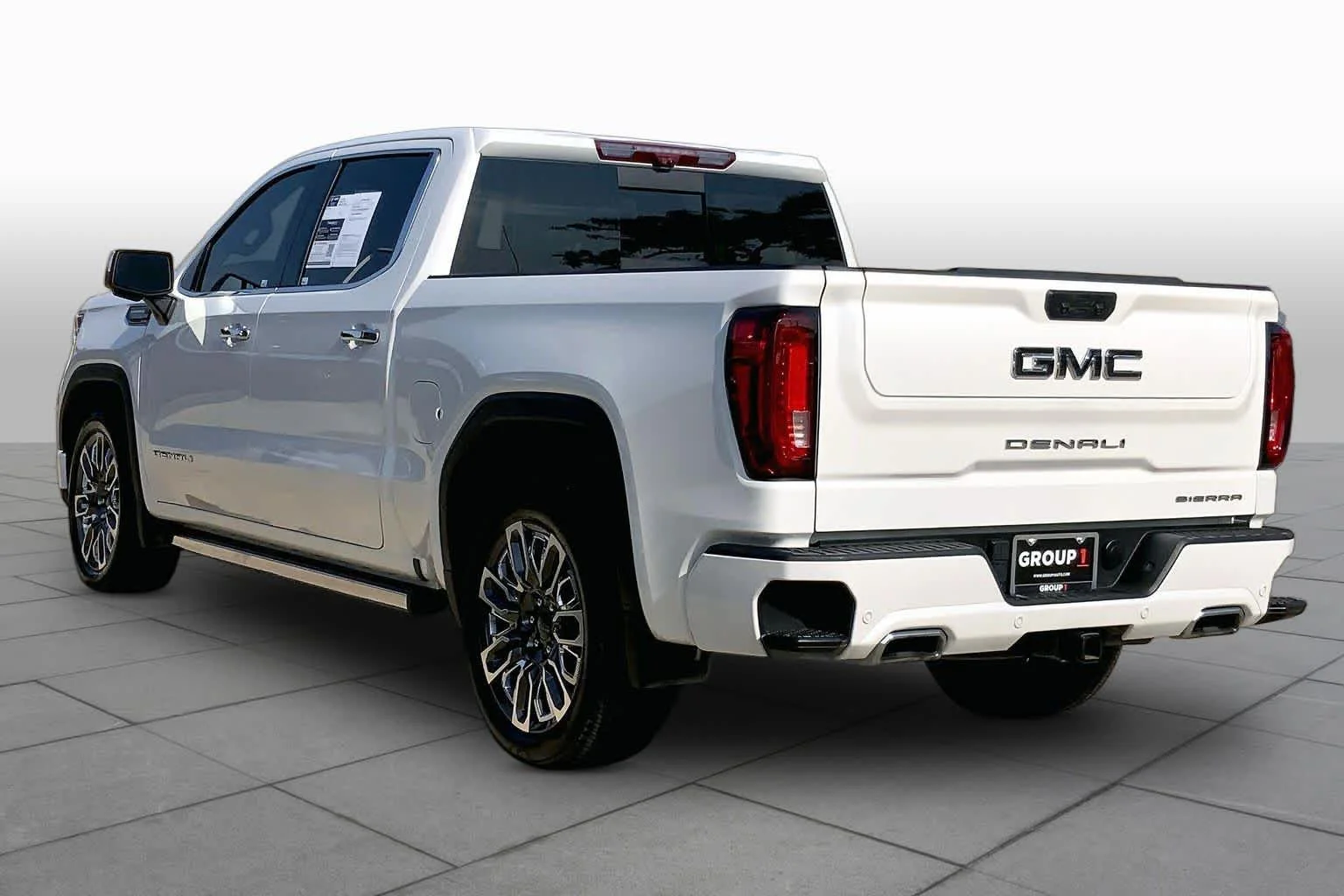 Used 2024 White Frost Tricoat GMC Denali Ultimate image 12