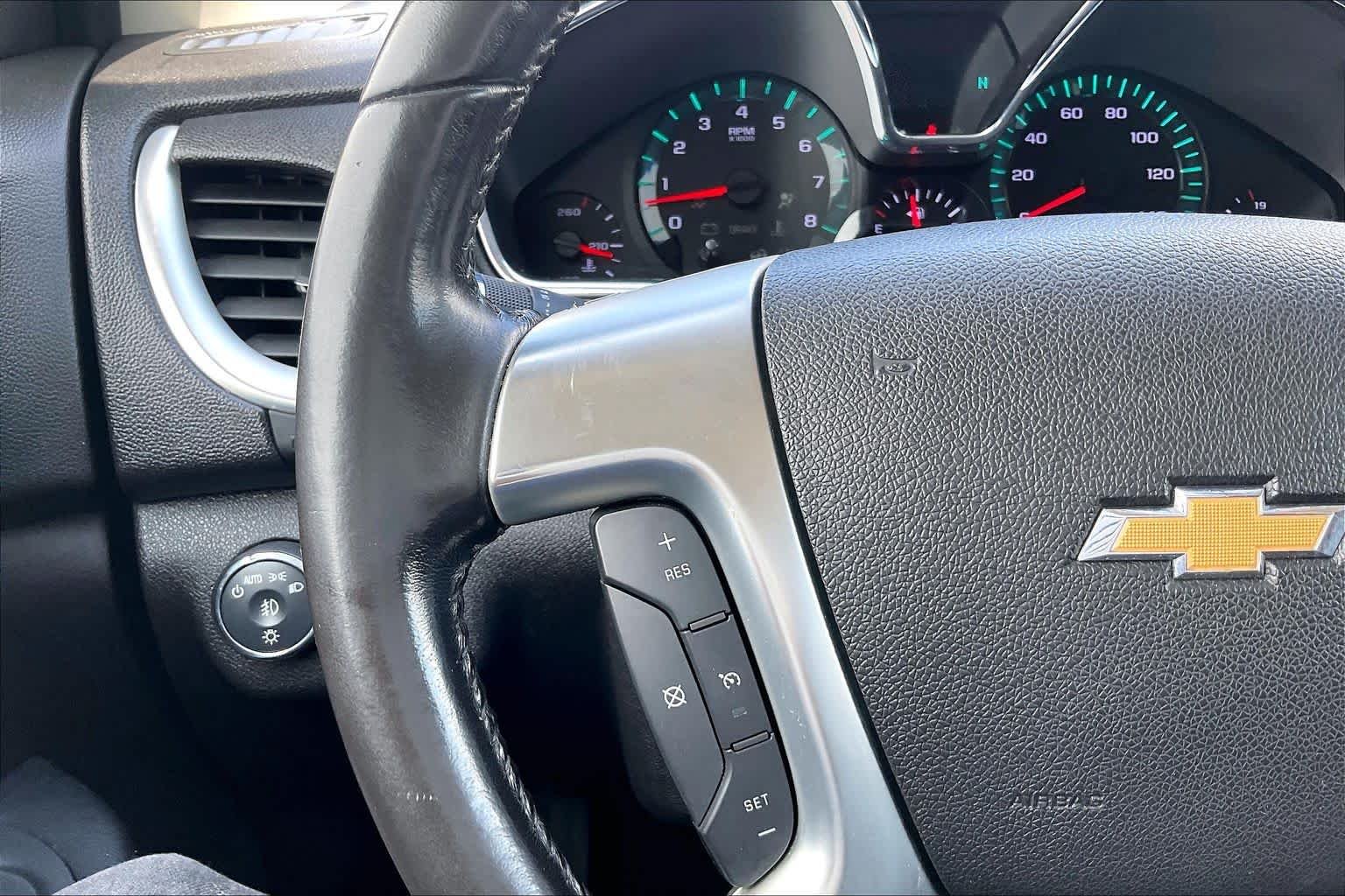 Used 2013 White Diamond Tricoat Chevrolet LT image 23