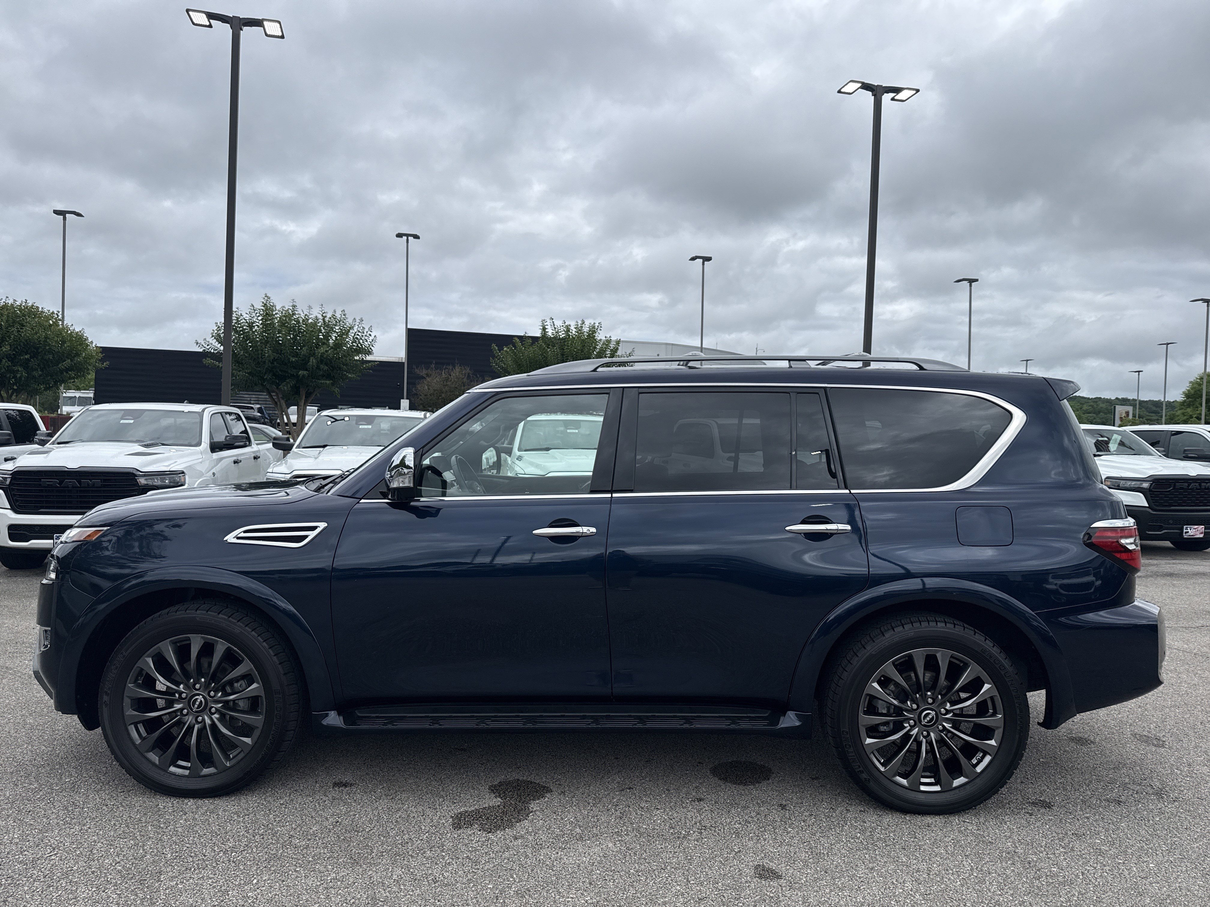 Used 2023 Hermosa Blue Pearl Nissan Platinum image 4