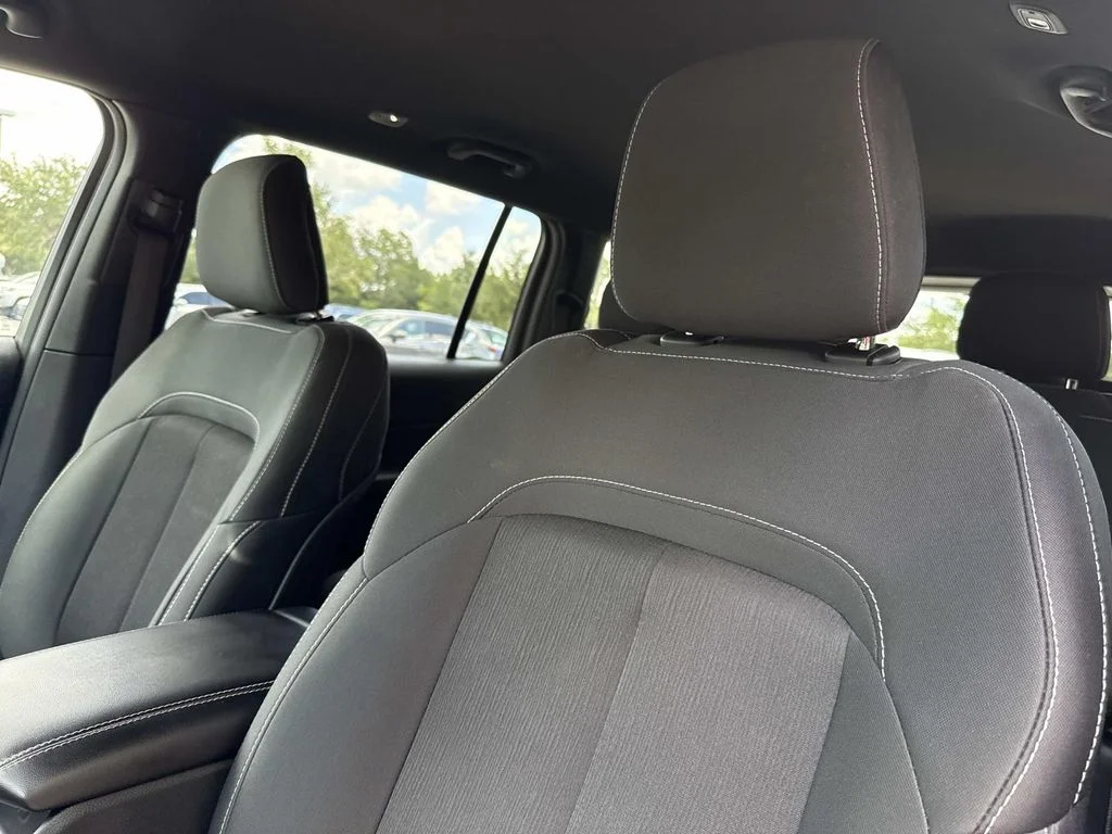 Used 2025 Silver Jeep Laredo image 24