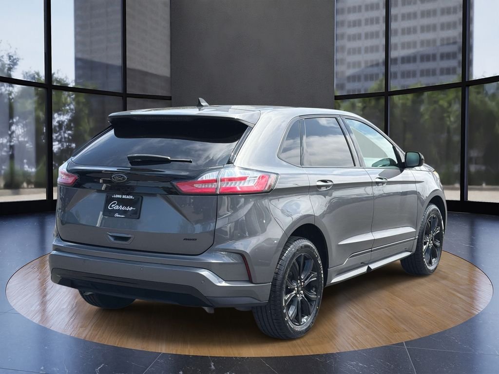 Certified Used 2024 Gray Metallic Ford SE image 3