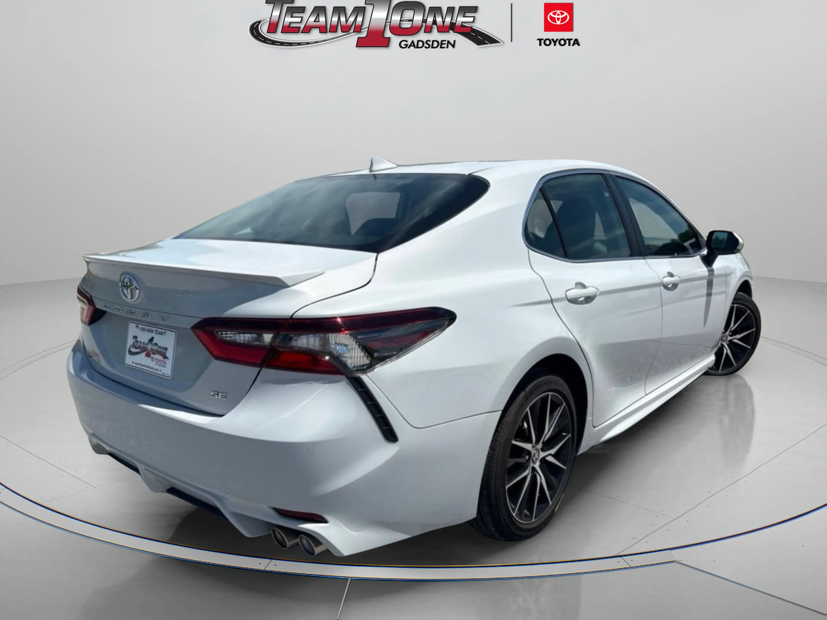 Used 2024 Ice Toyota SE image 6