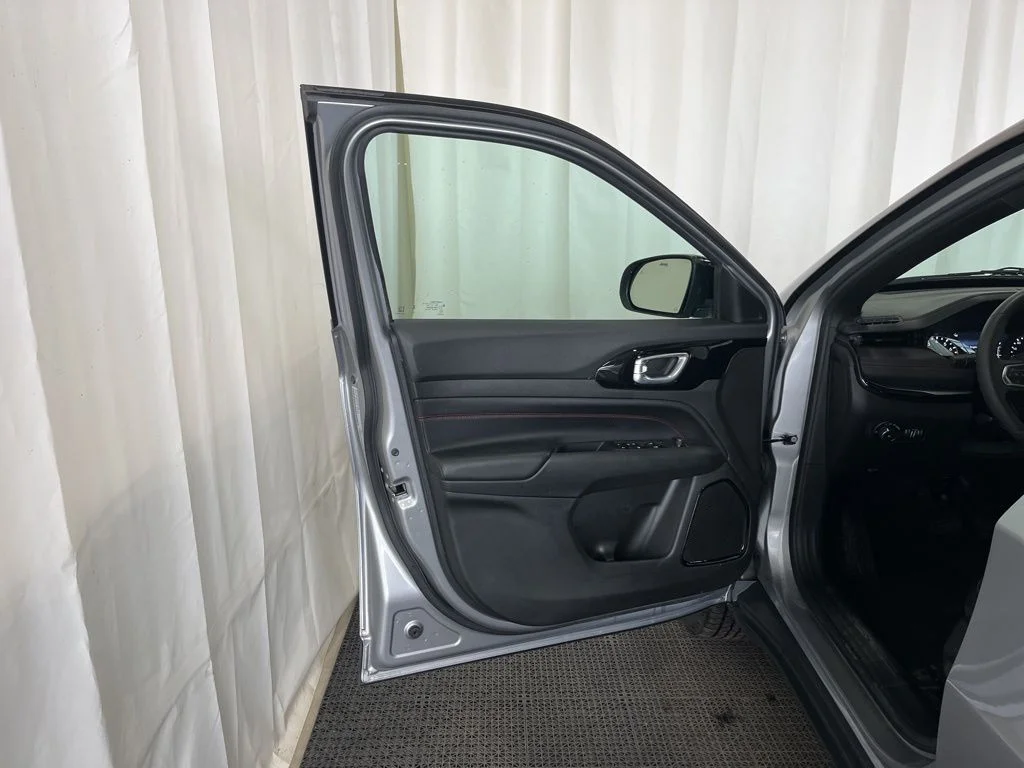 Used 2023 Silver Jeep Trailhawk image 18